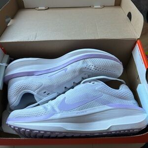 New Nike w Size 9